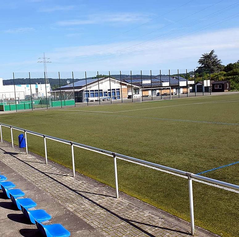 Sportplatz des BSV Lendringsen vom Zuschauerbereich aus